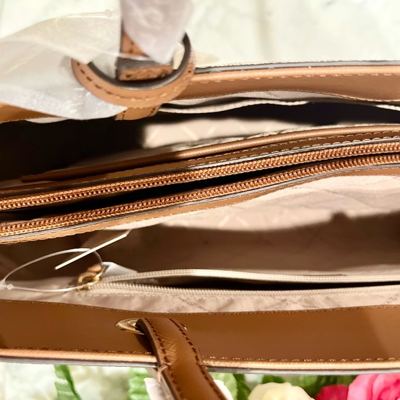 MICHAEL KORS Walsh Medium Tote - Picture 9 of 11